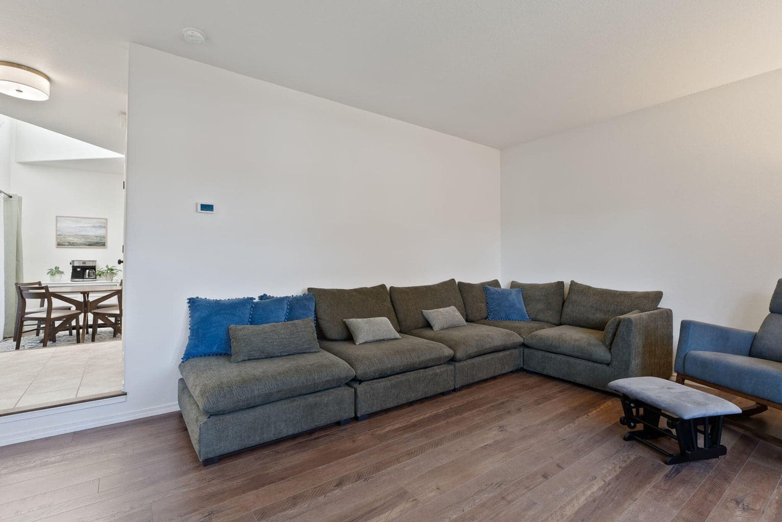 Photo of 2420 NW Dogwood Avenue 17 of 35