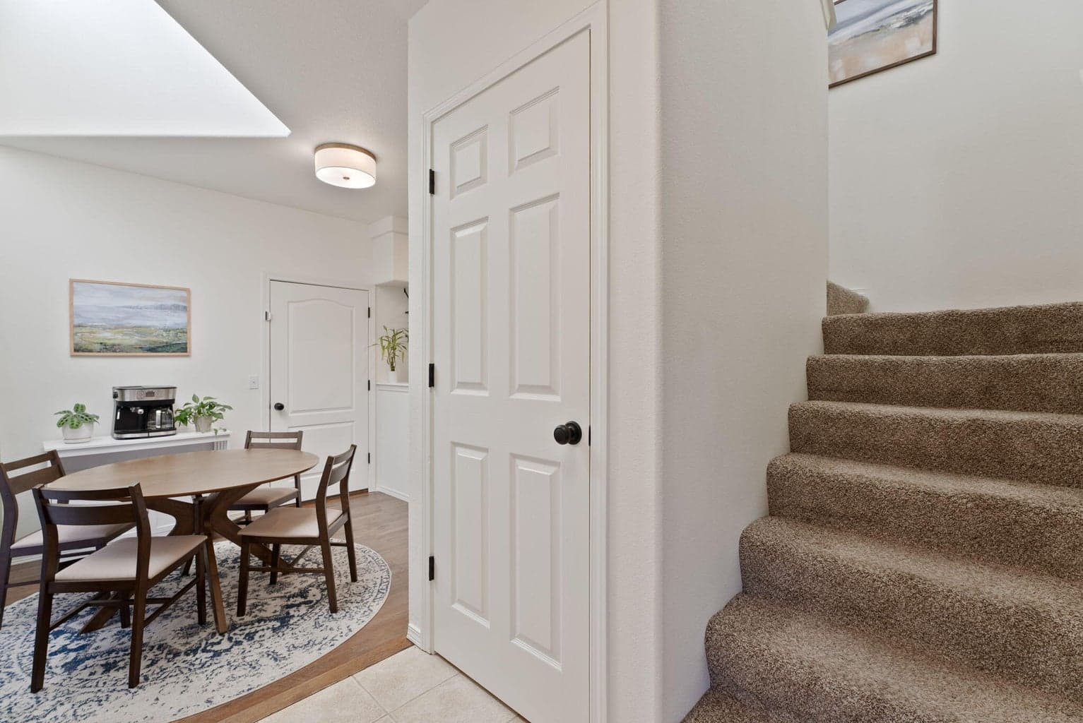 Photo of 2420 NW Dogwood Avenue 10 of 35