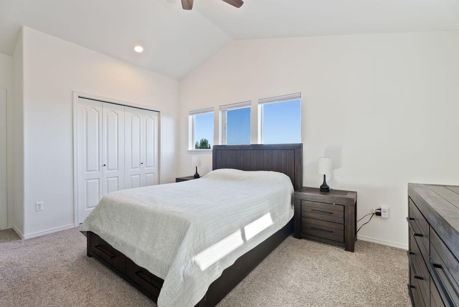 Photo of 2420 NW Dogwood Avenue 24 of 35