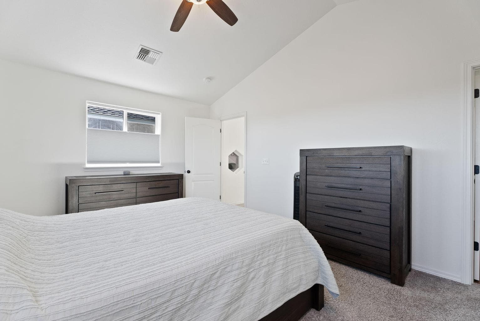 Photo of 2420 NW Dogwood Avenue 22 of 35