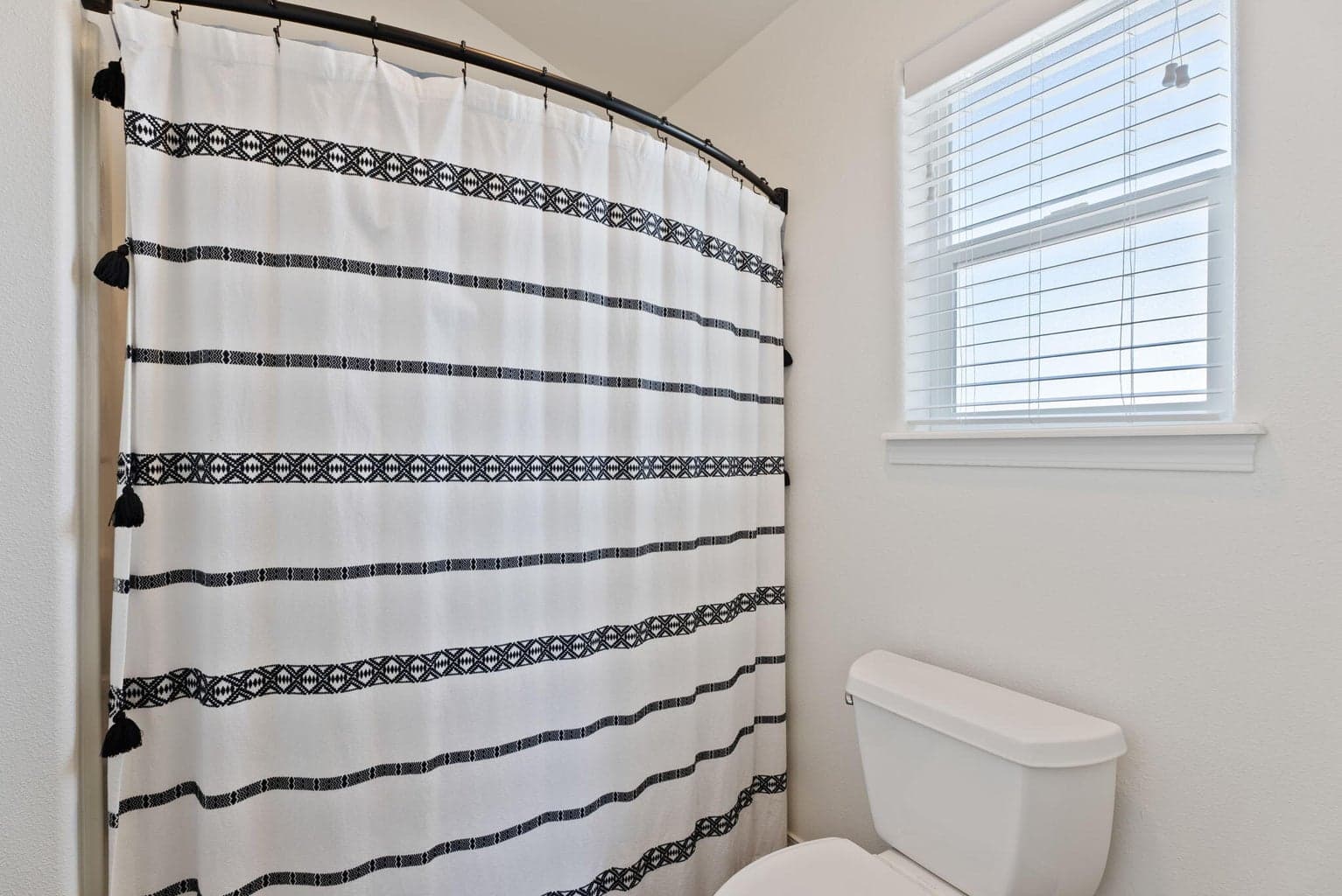 Photo of 2420 NW Dogwood Avenue 27 of 35