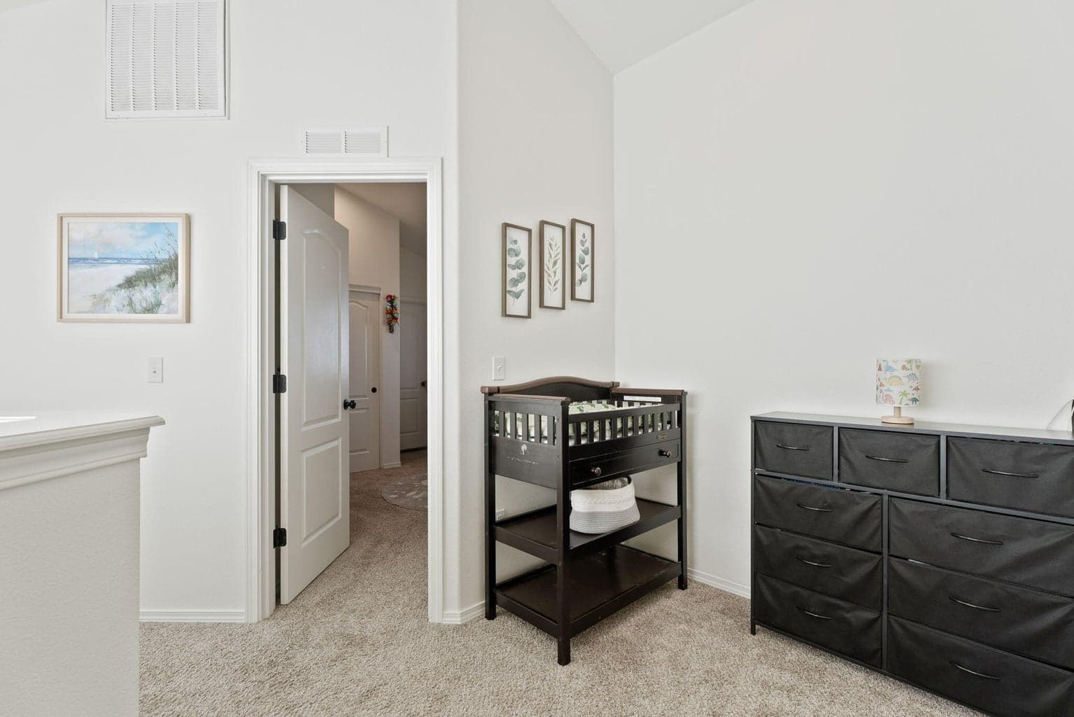 Photo of 2420 NW Dogwood Avenue 19 of 35