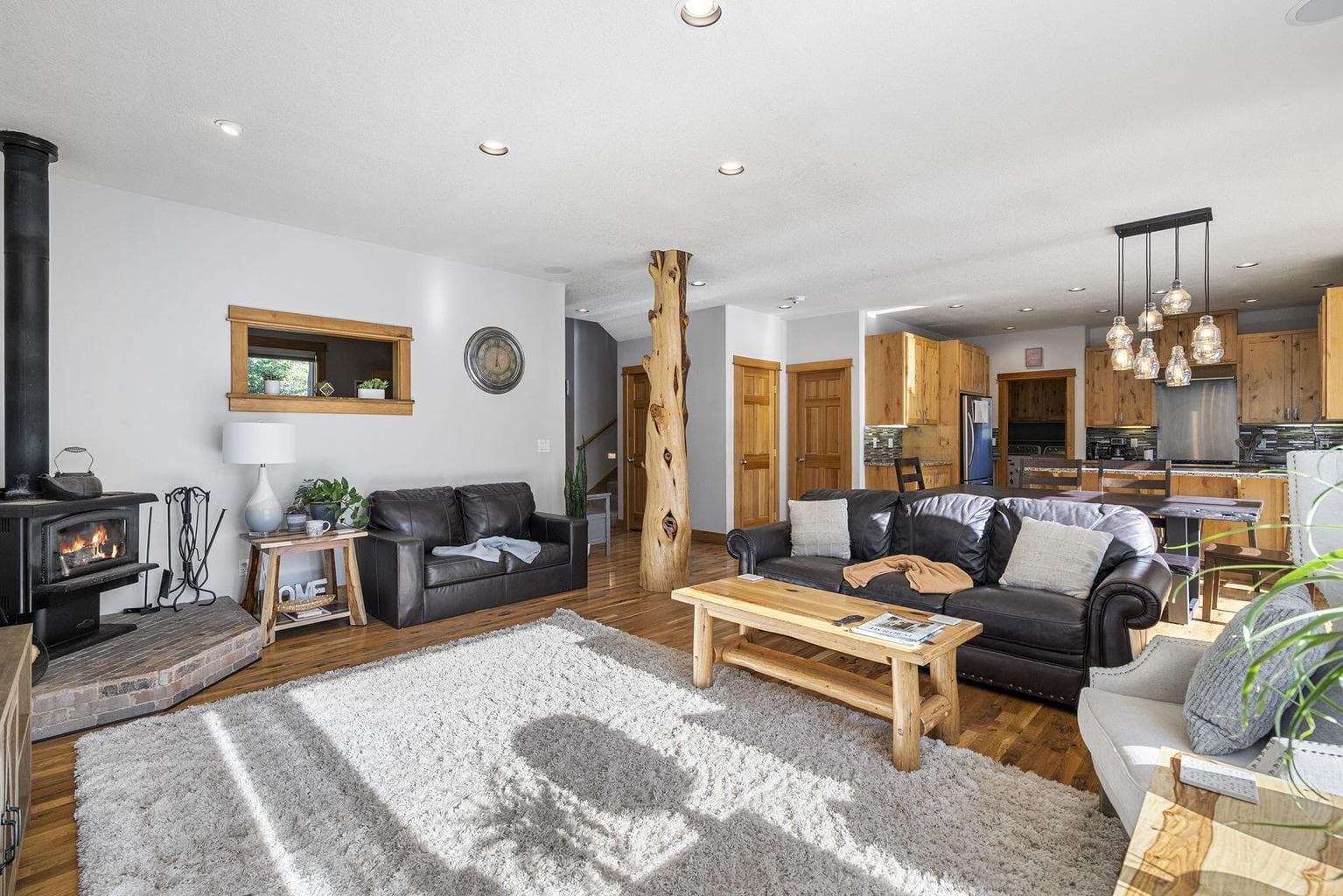 Photo of 17130 Mayfield Drive 11 of 52