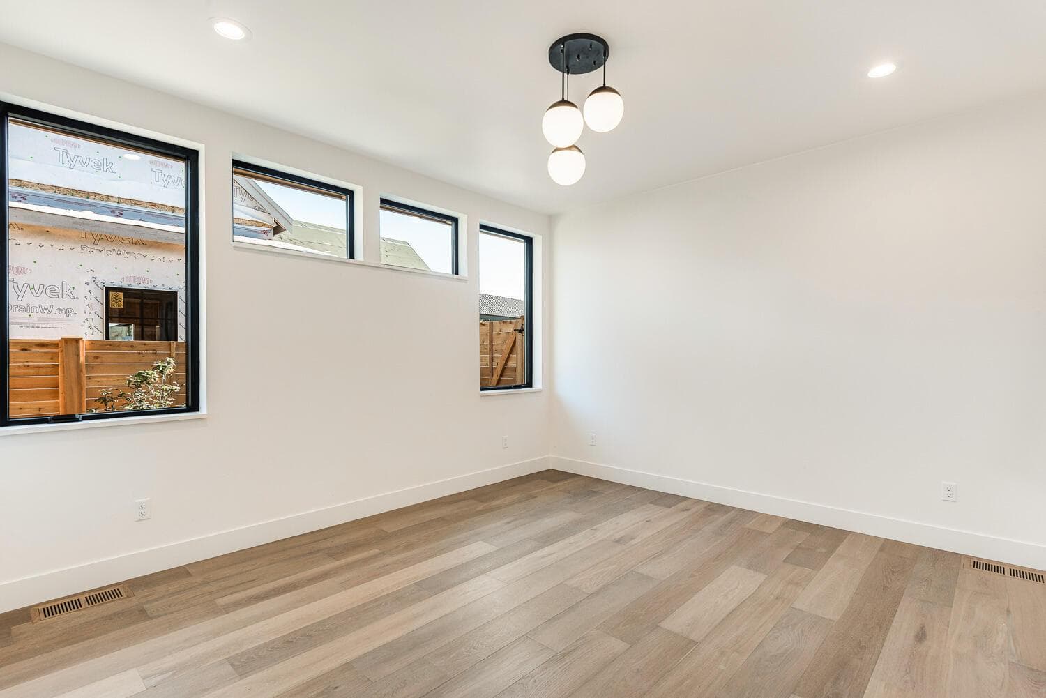 Photo of 3186 NW Strickland Way 21 of 38