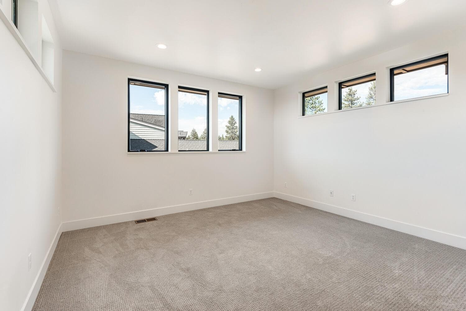 Photo of 3186 NW Strickland Way 24 of 38