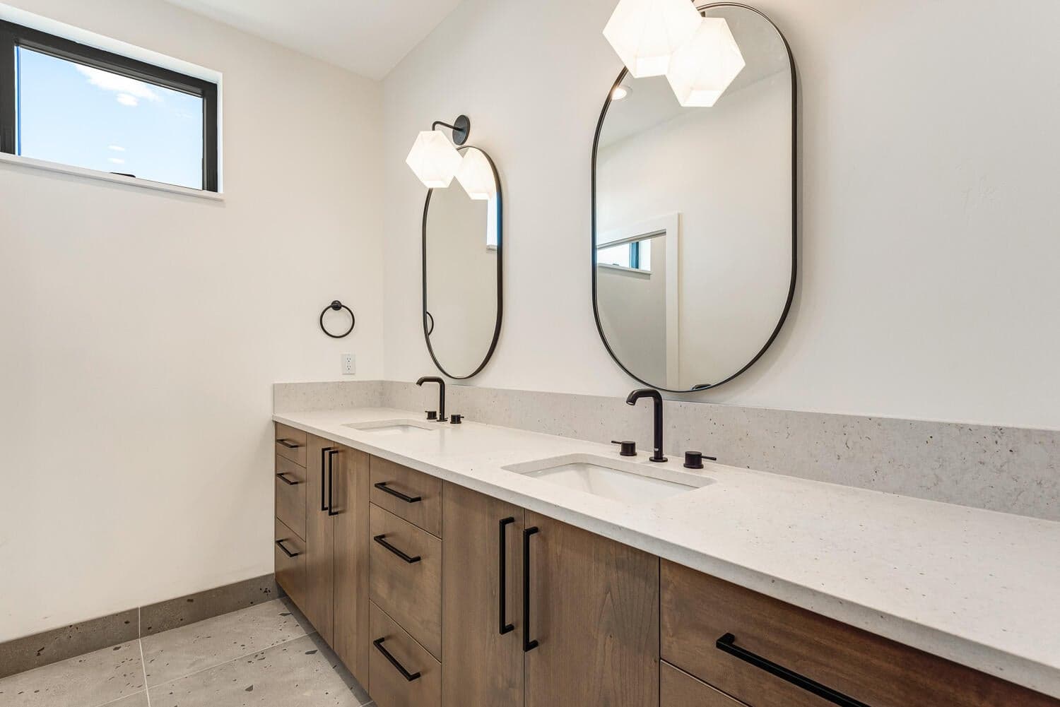 Photo of 3186 NW Strickland Way 27 of 38