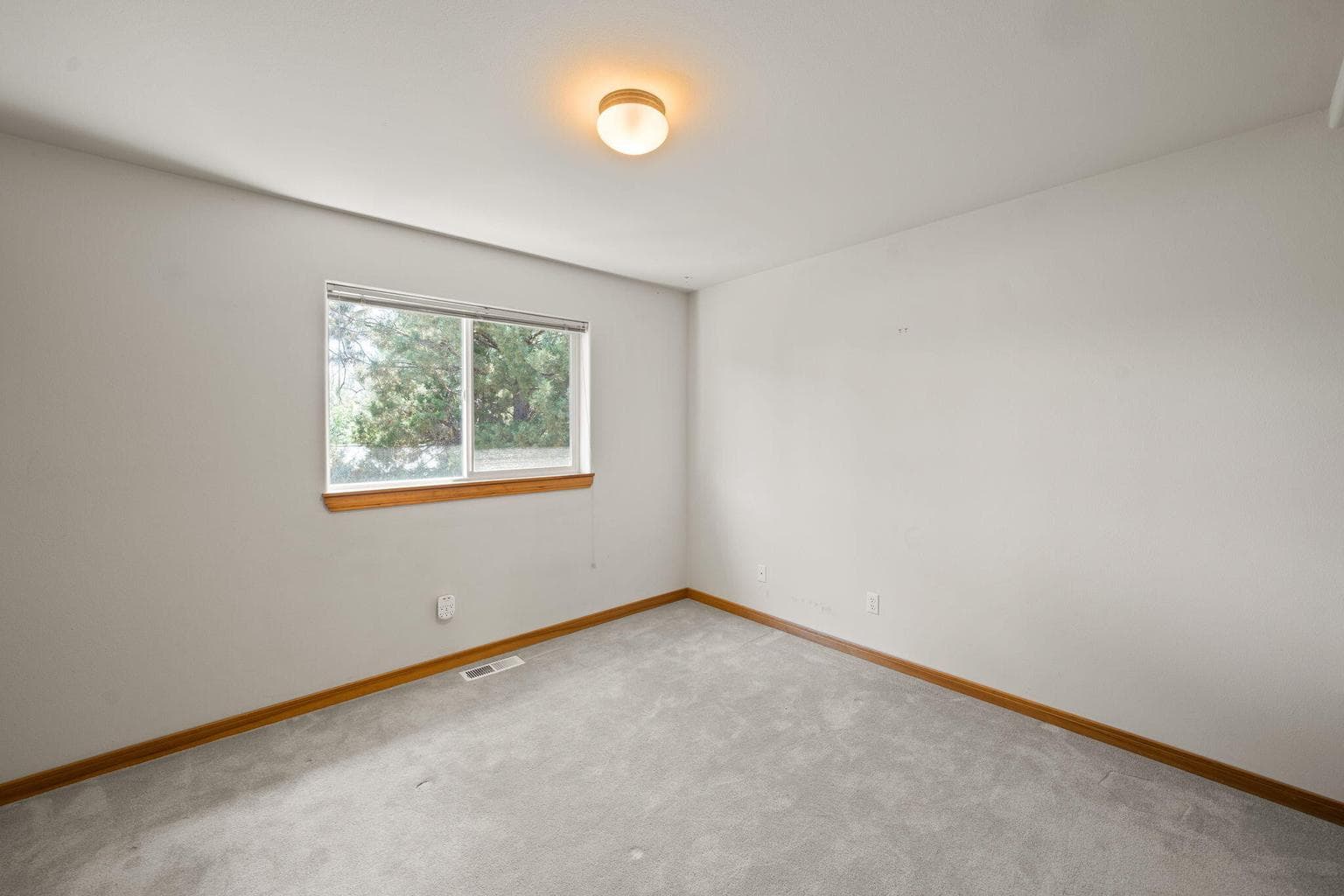 Photo of 2152 NW Torrey Pines Drive 19 of 39