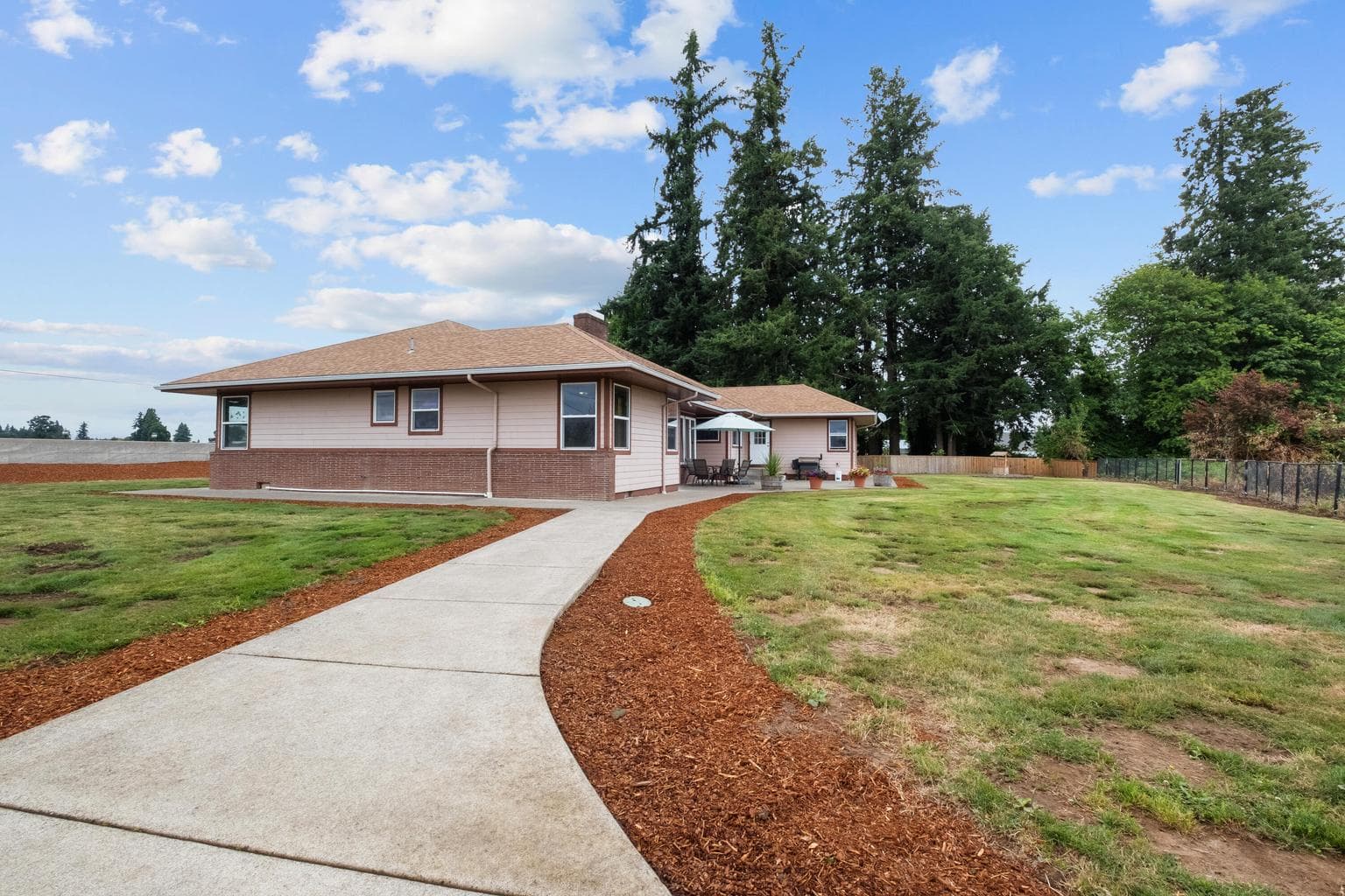 Photo of 8758 Stayton 5 of 42