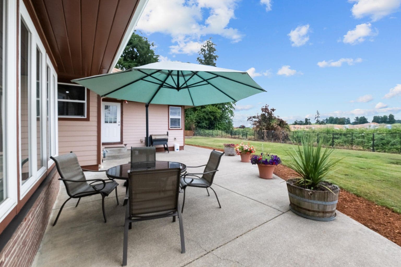 Photo of 8758 Stayton 6 of 42