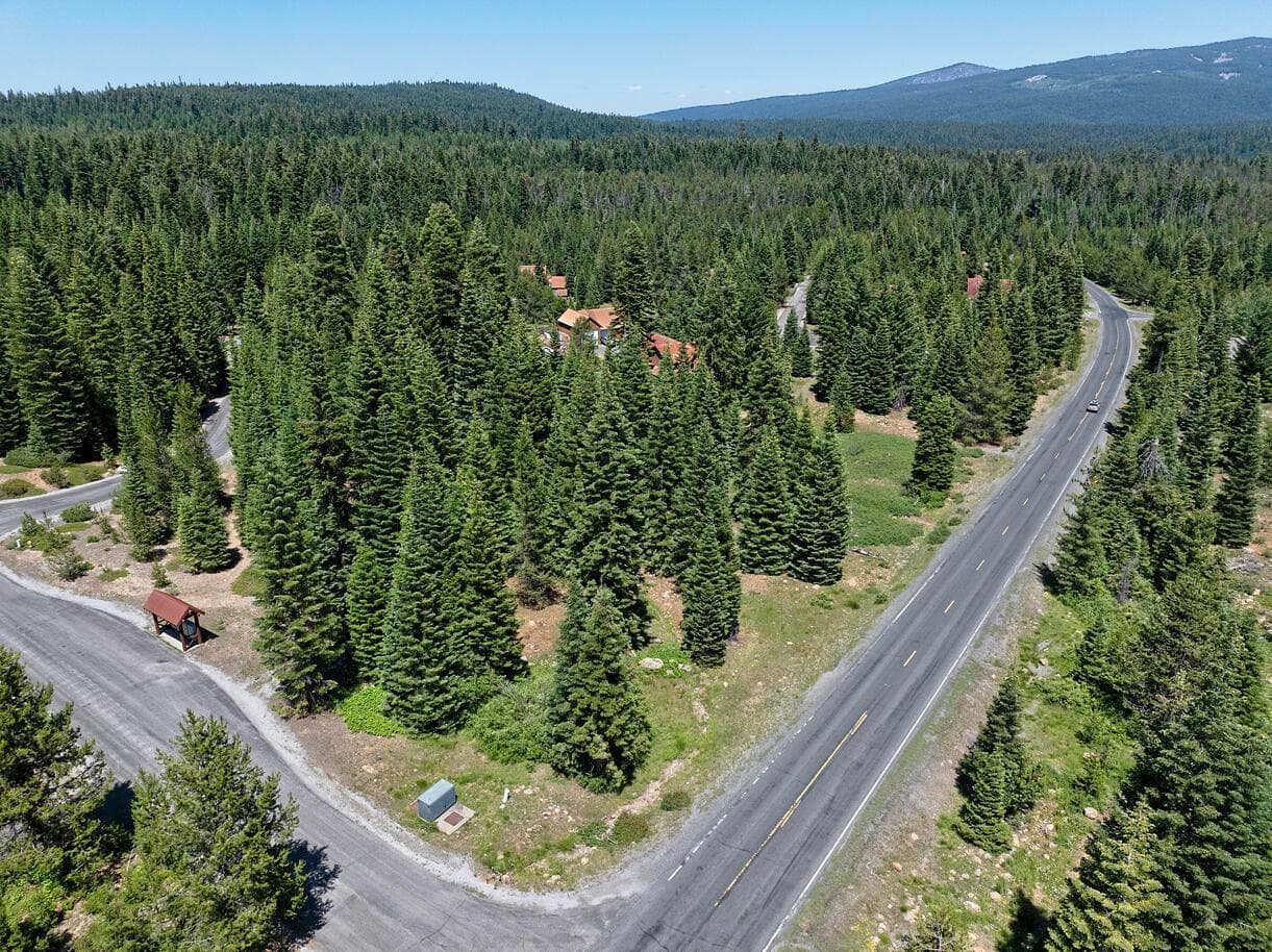 Photo of 0 Skiway 2 of 26