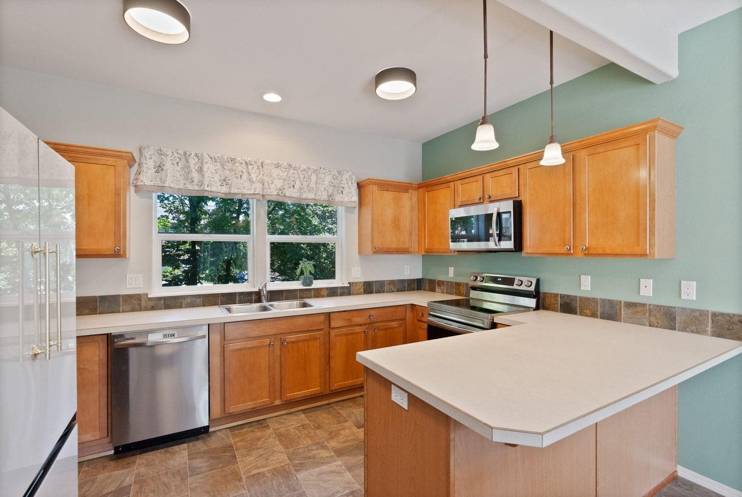 Photo of 3564 SW Salmon Avenue 11 of 32