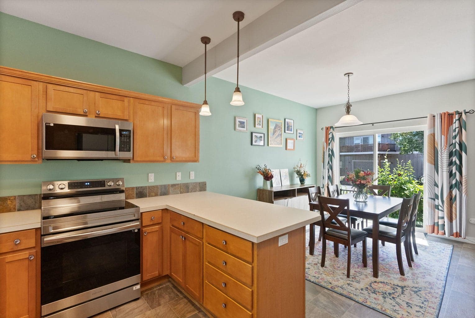Photo of 3564 SW Salmon Avenue 12 of 32