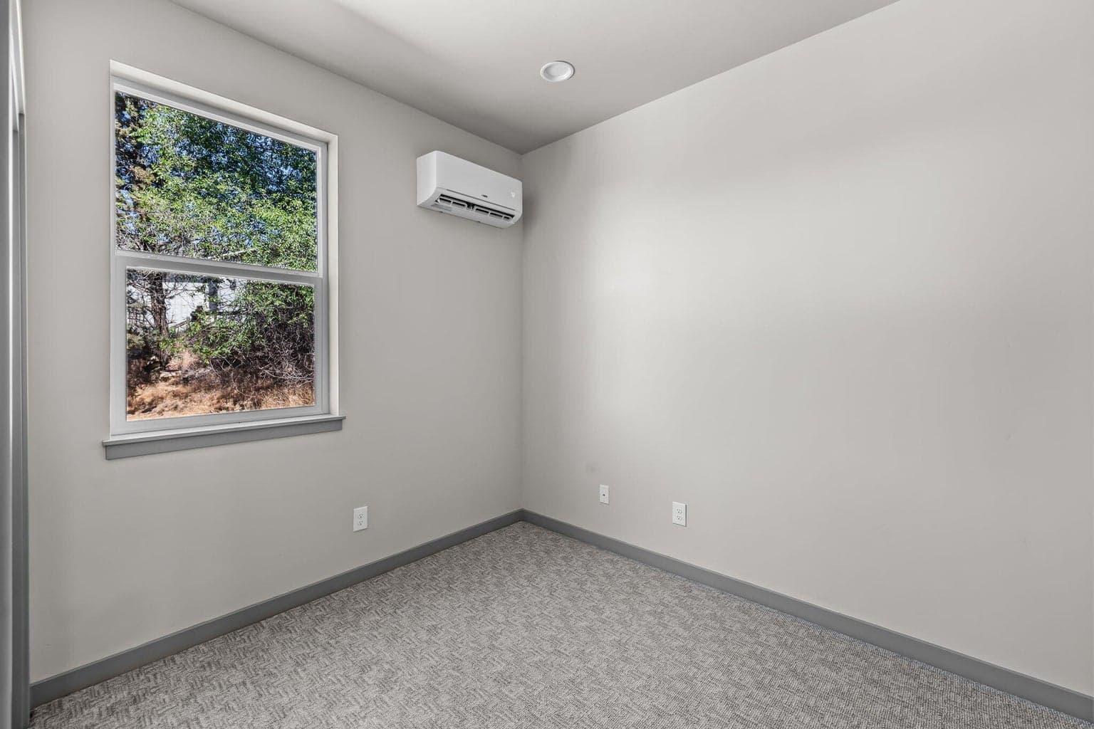 Photo of 11619 NW King Avenue 25 of 42