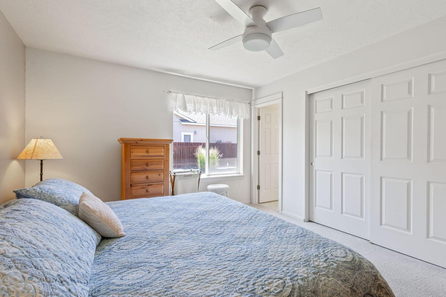 Photo of 537 NE Marigold Street 8 of 30