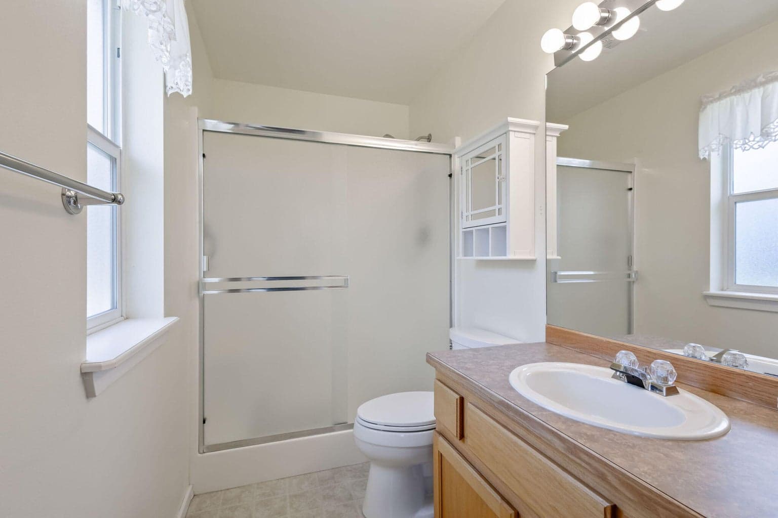 Photo of 537 NE Marigold Street 9 of 30
