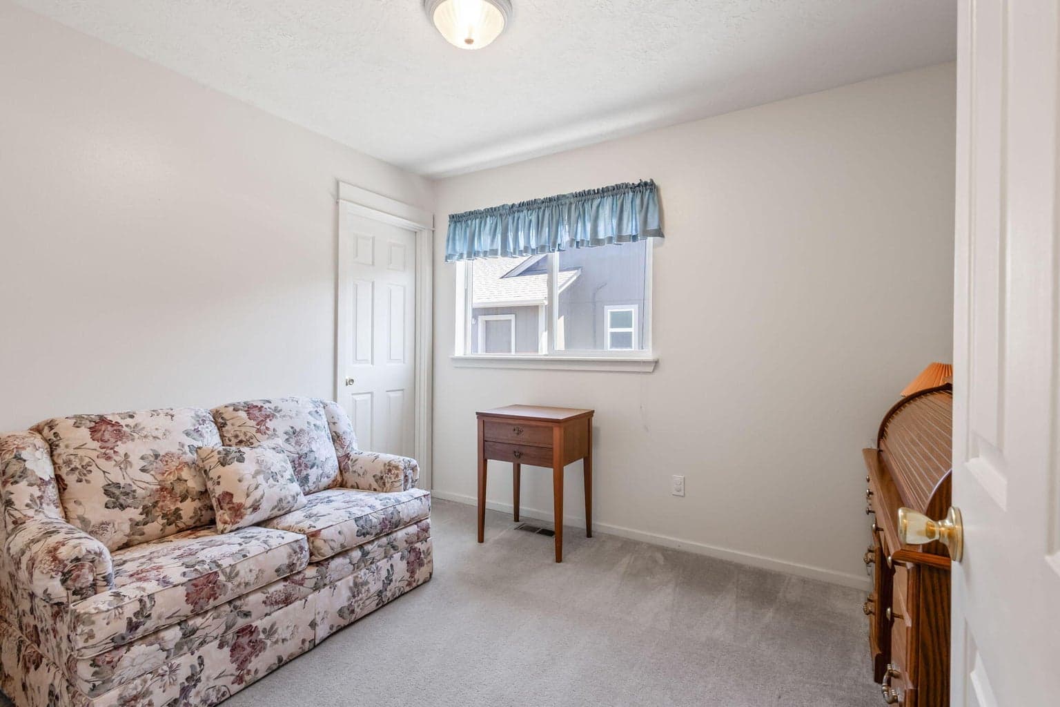 Photo of 537 NE Marigold Street 15 of 30