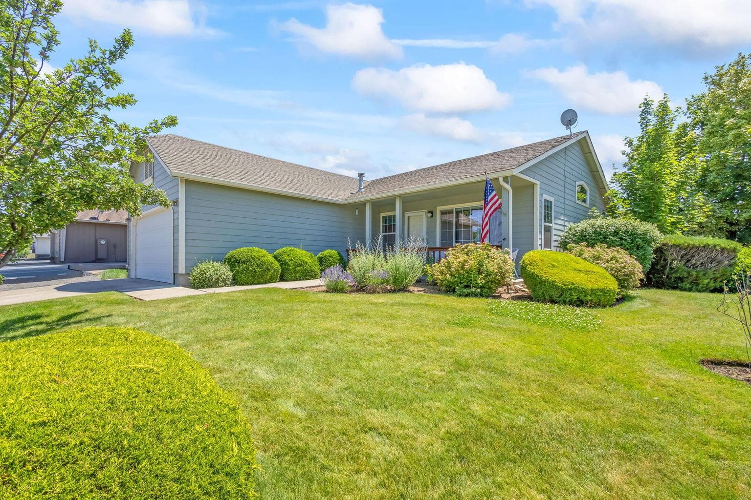 Photo of 537 NE Marigold Street 20 of 30