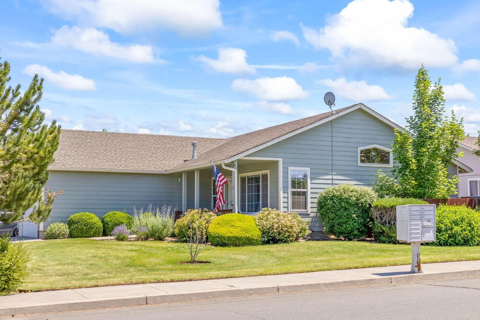 Photo of 537 NE Marigold Street 21 of 30