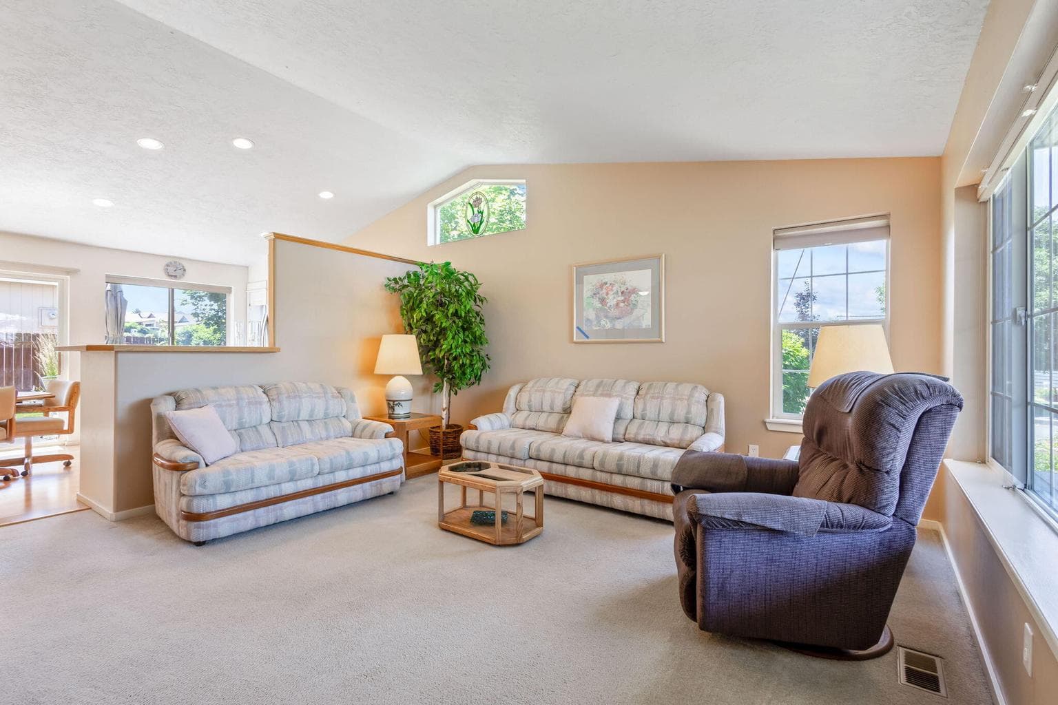 Photo of 537 NE Marigold Street 26 of 30