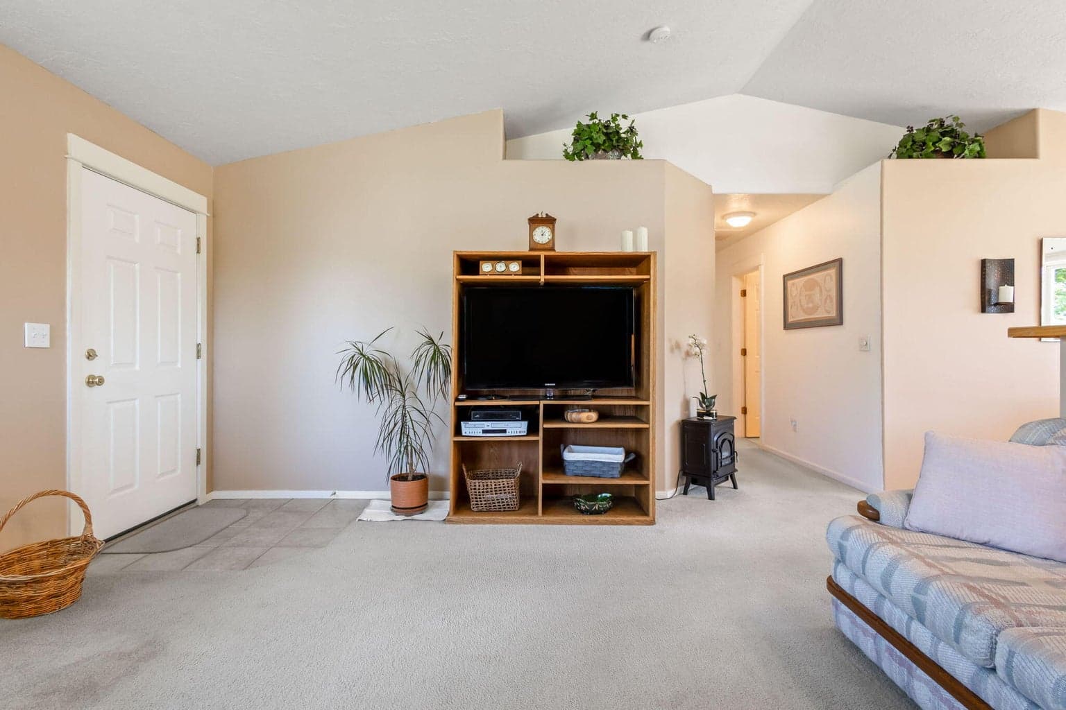 Photo of 537 NE Marigold Street 28 of 30