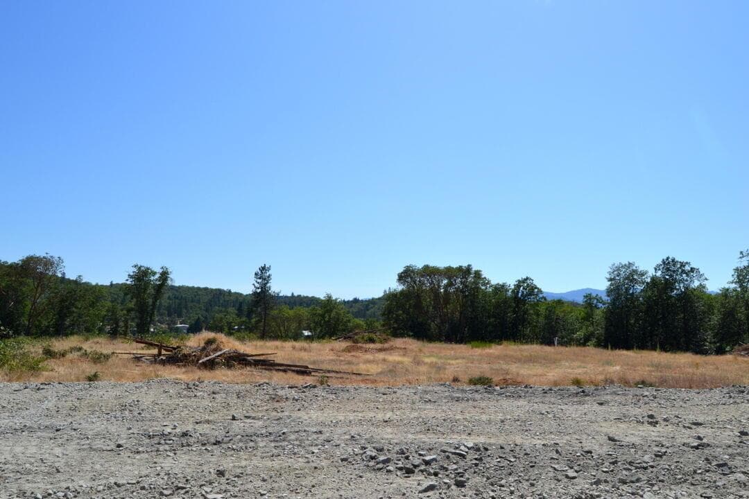 Photo of 705 Harris 4 of 5