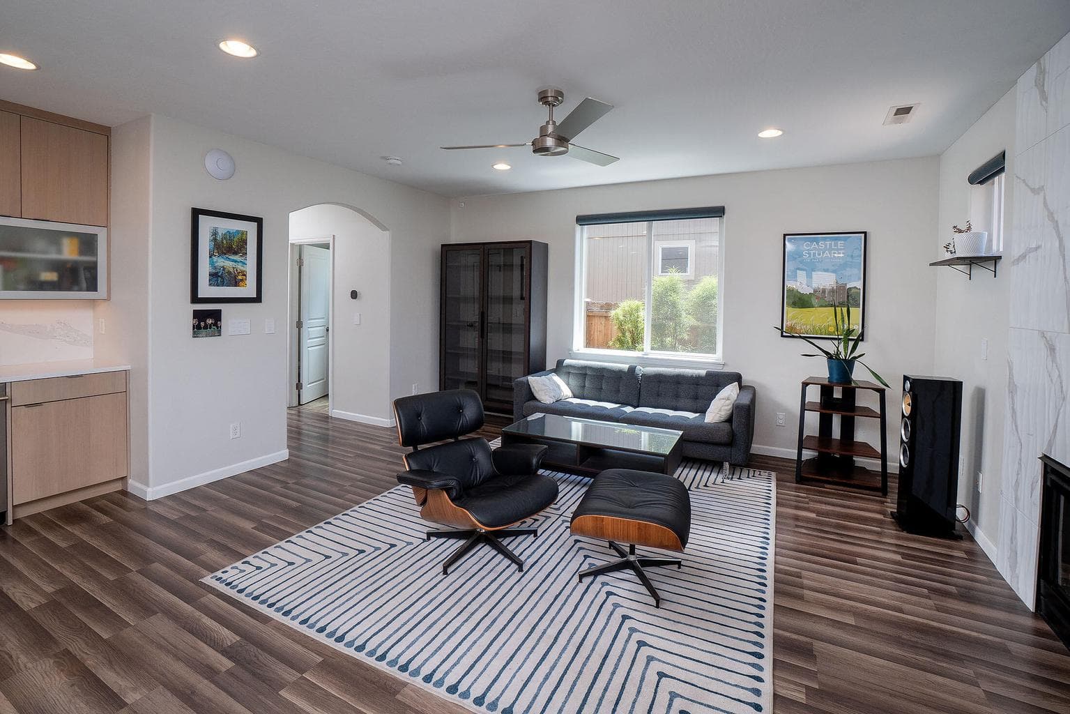 Photo of 1049 6th 2 of 18