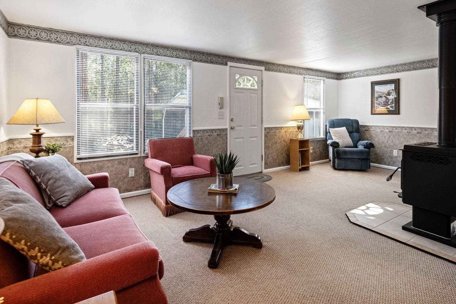 Photo of 15890 Parkway Drive 2 of 17