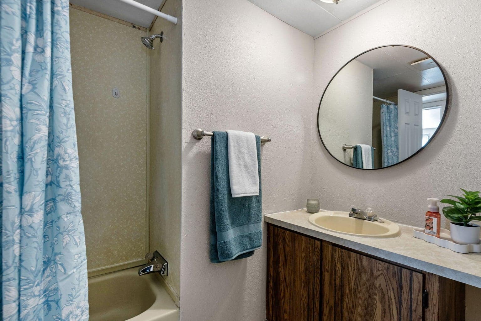 Photo of 15890 Parkway Drive 14 of 17