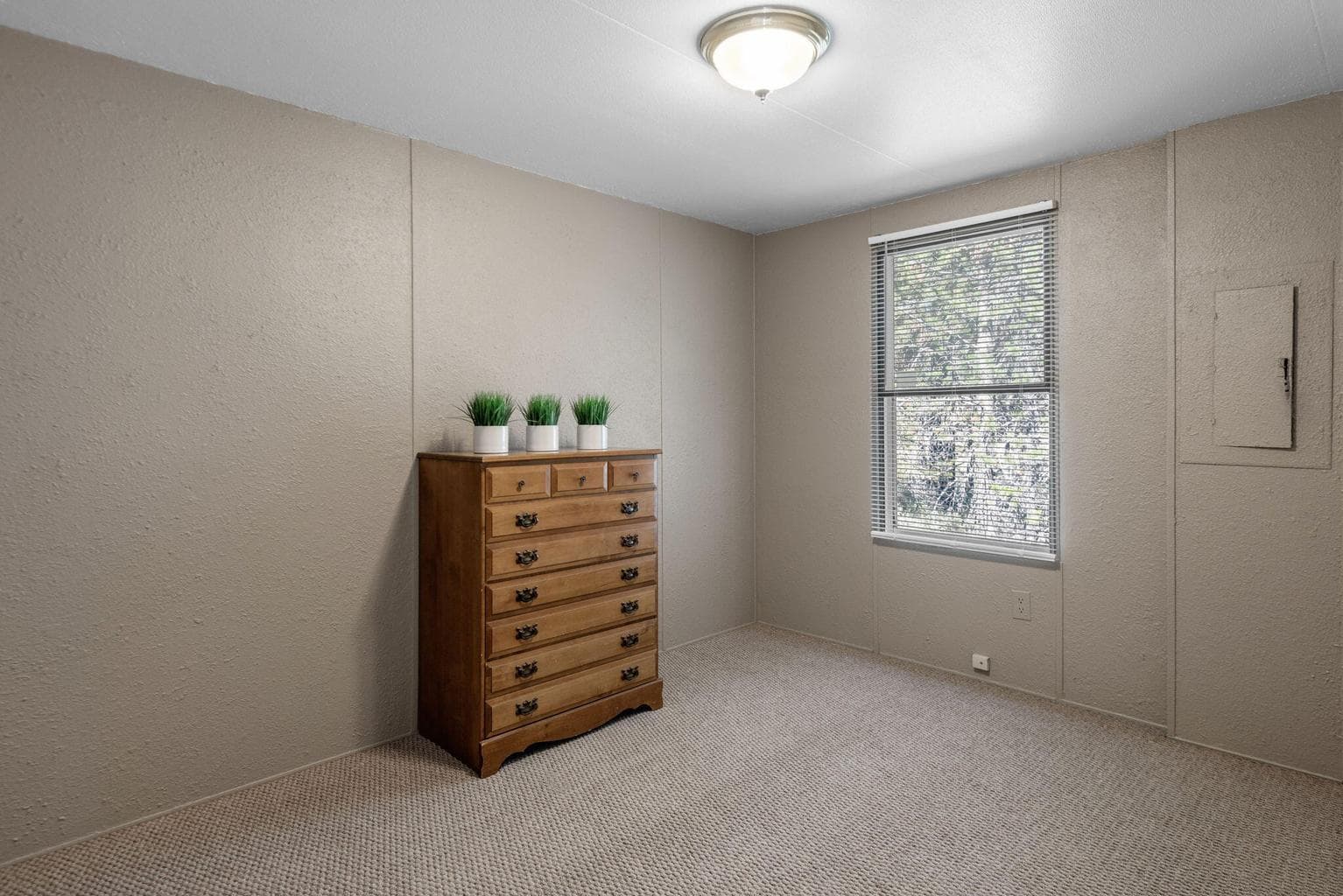 Photo of 15890 Parkway Drive 12 of 17