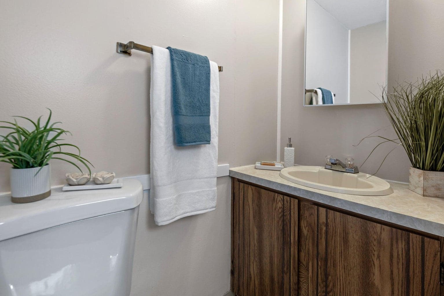 Photo of 15890 Parkway Drive 11 of 17