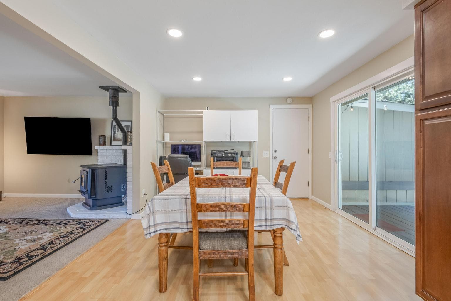 Photo of 60939 Amethyst Street 9 of 33