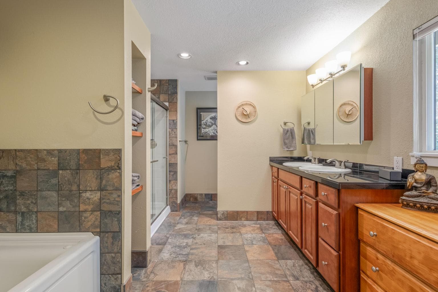 Photo of 60939 Amethyst Street 15 of 33