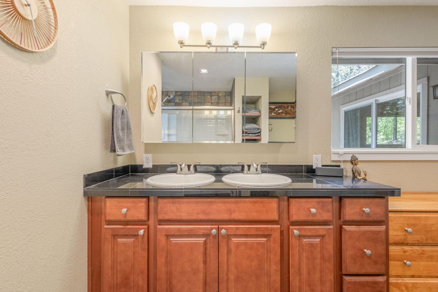 Photo of 60939 Amethyst Street 16 of 33