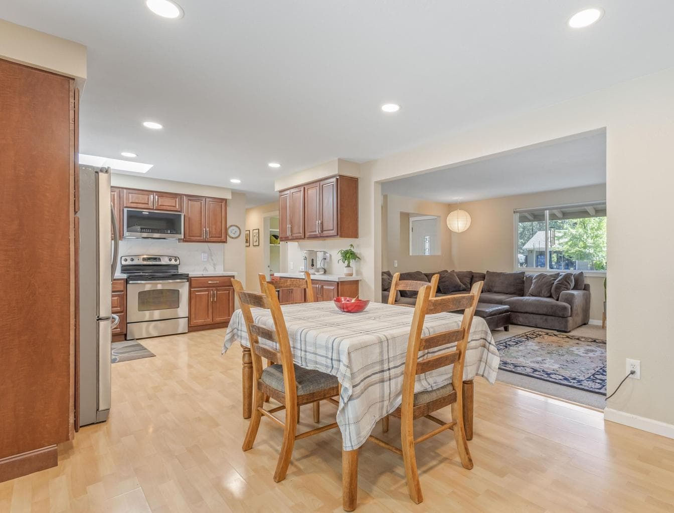 Photo of 60939 Amethyst Street 10 of 33