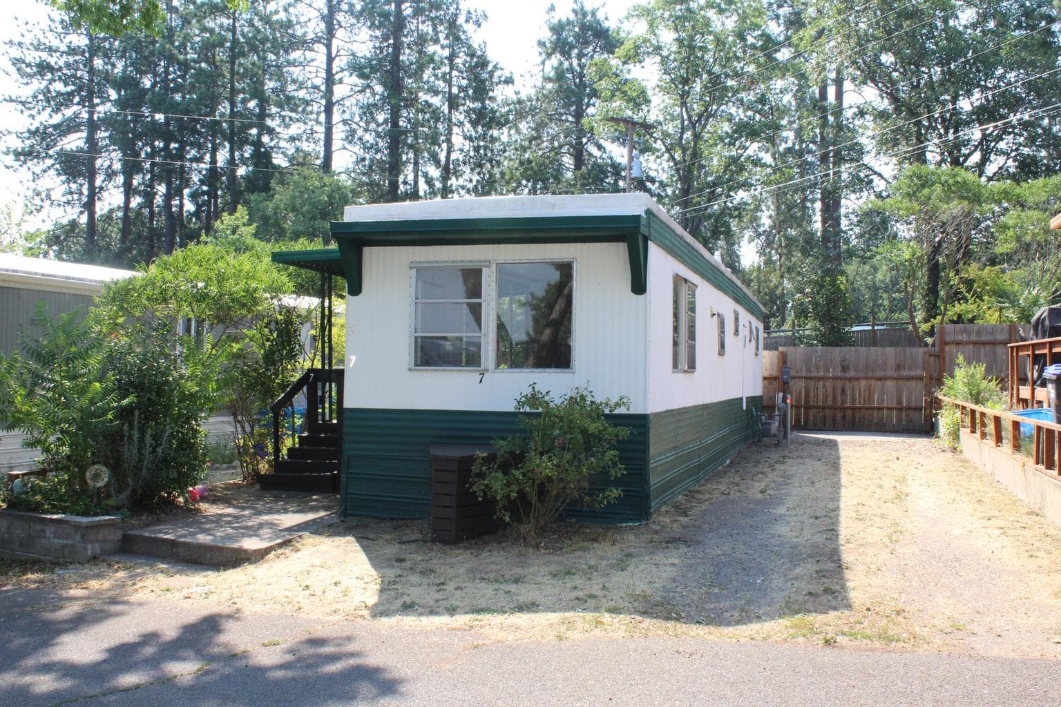 Photo of 2799 Siskiyou 2 of 35