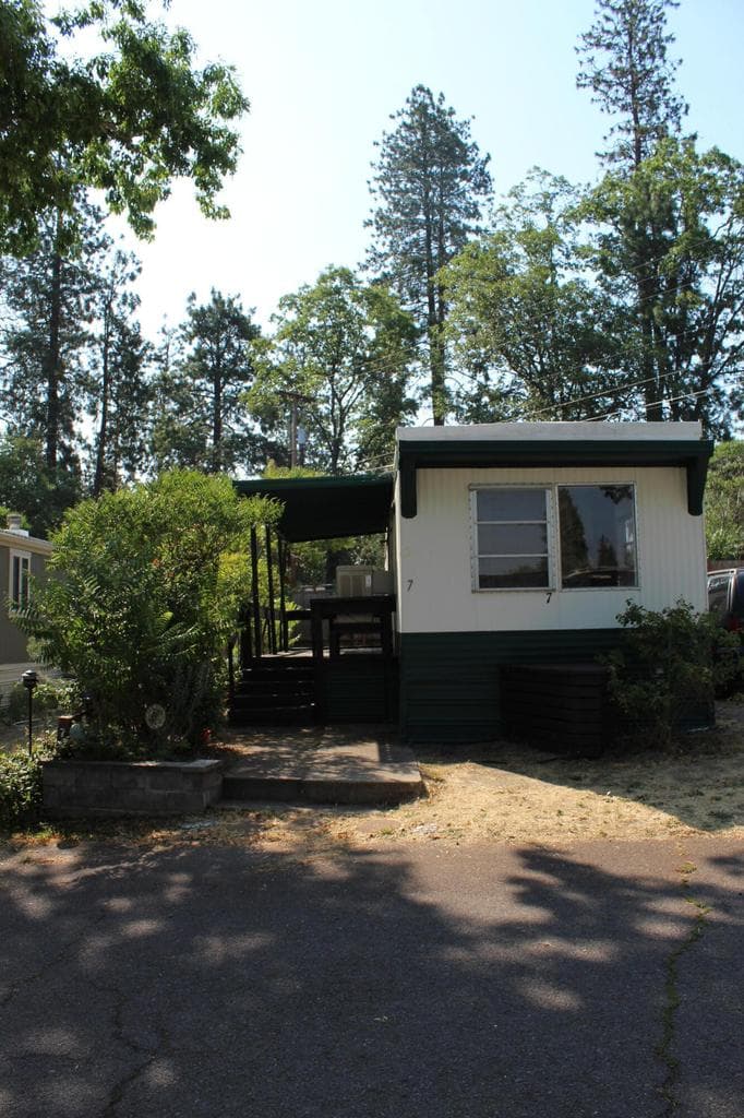 Photo of 2799 Siskiyou 1 of 35