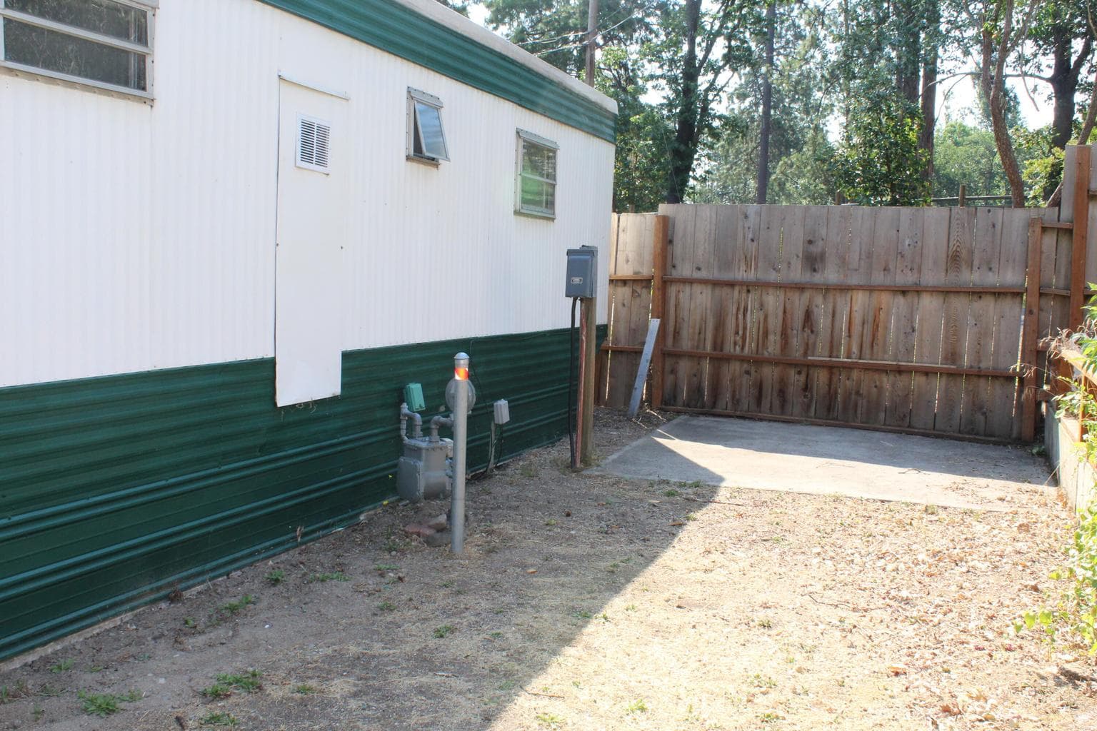 Photo of 2799 Siskiyou 5 of 35