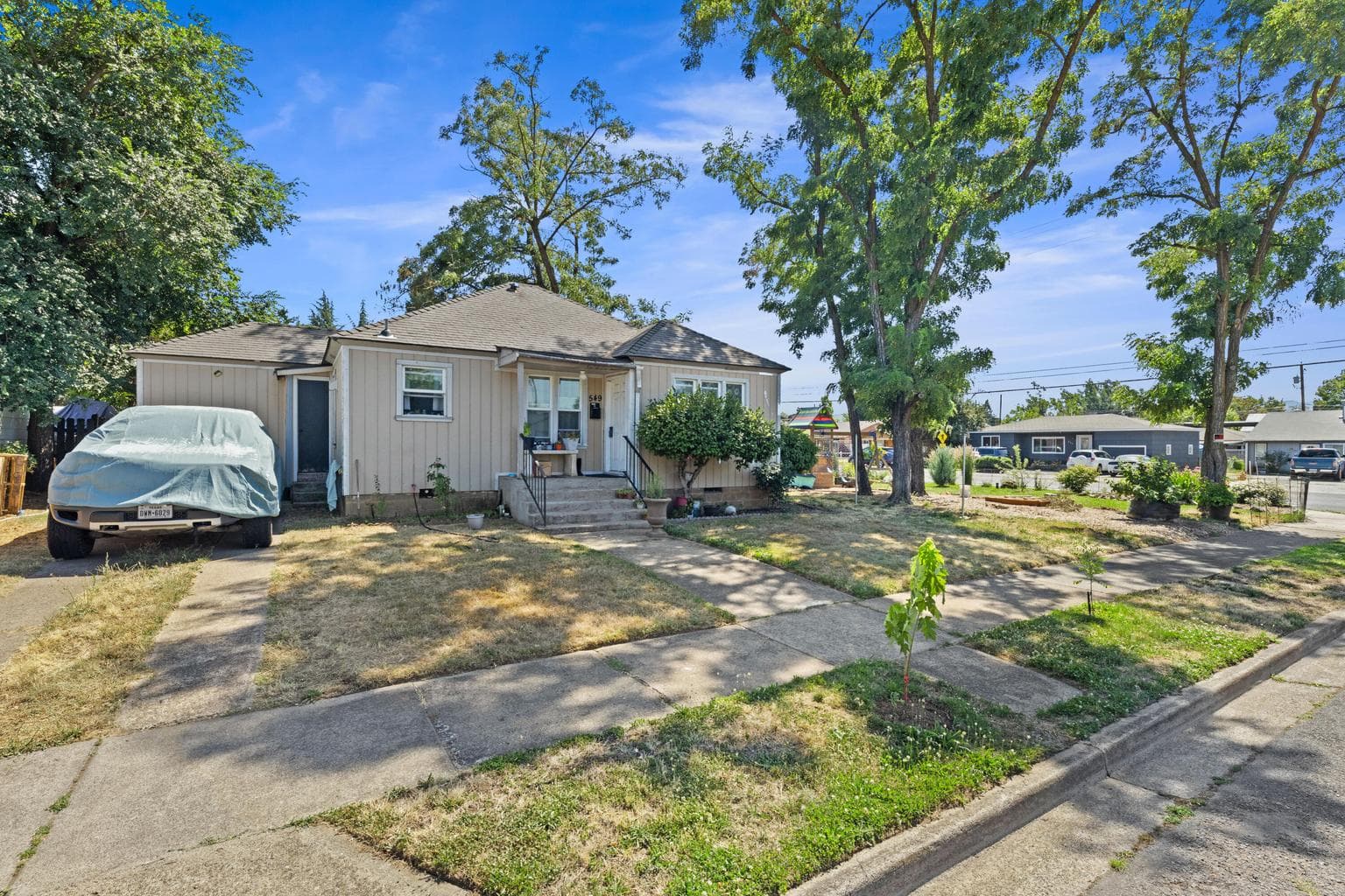 Photo of 549 Fairmount 2 of 17