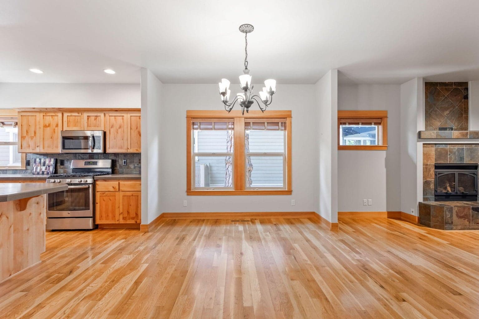 Photo of 1562 NW Lepage Place 10 of 43