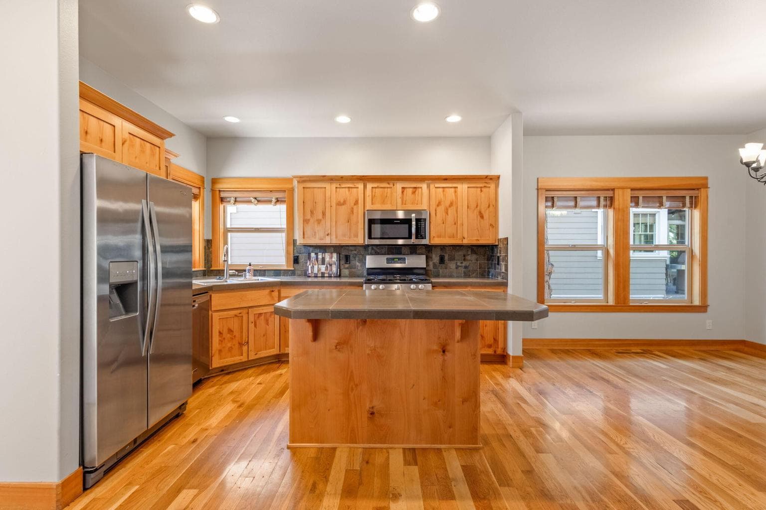 Photo of 1562 NW Lepage Place 15 of 43