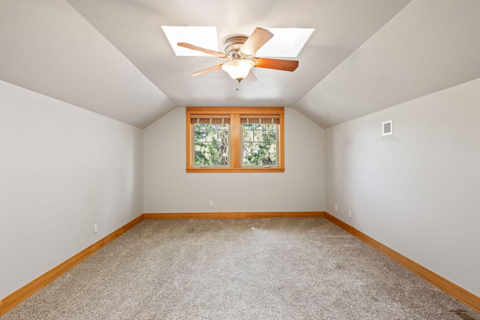 Upstairs bonus/4th bedroom