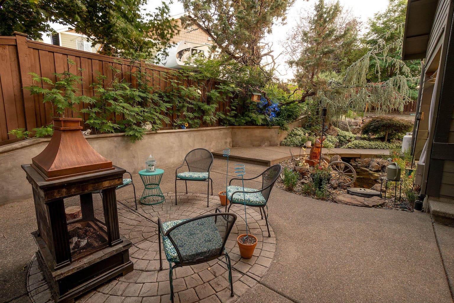 Sitting area on the other end, lots of options for gathering or peaceful relaxation.