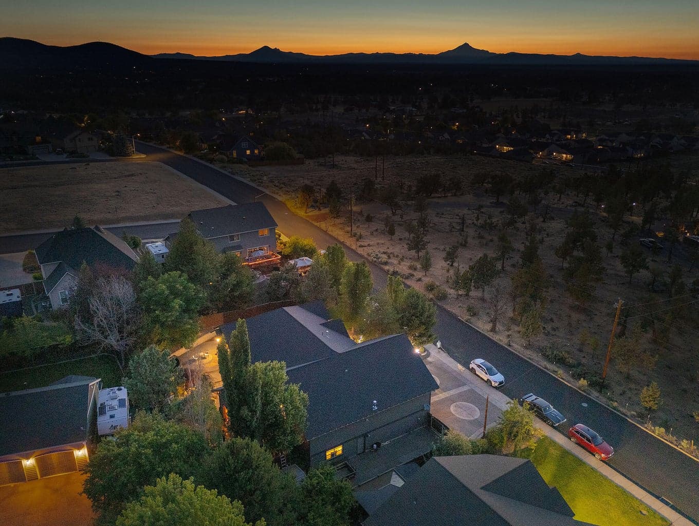 Views and incredible sunsets from the front.