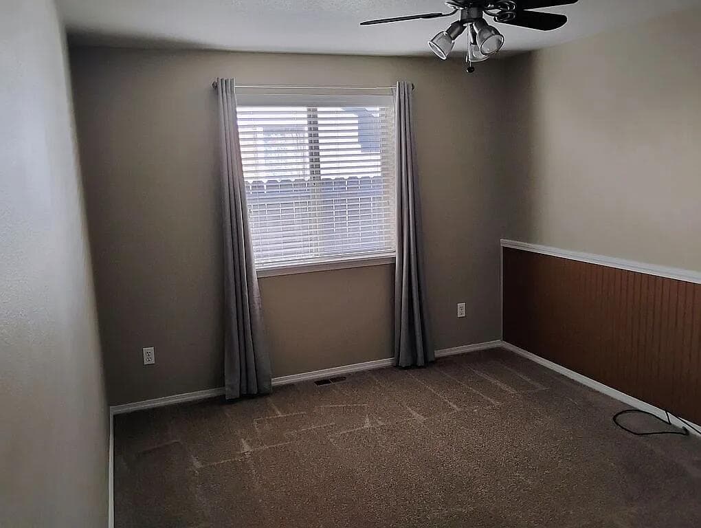 Photo of 578 SE Sugar Pine Way 11 of 18