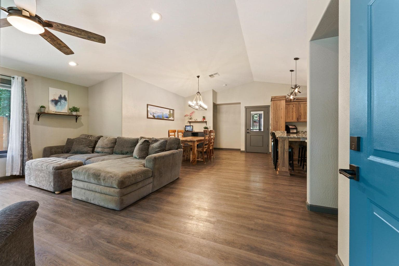 Photo of 19415 Comanche Circle 6 of 54