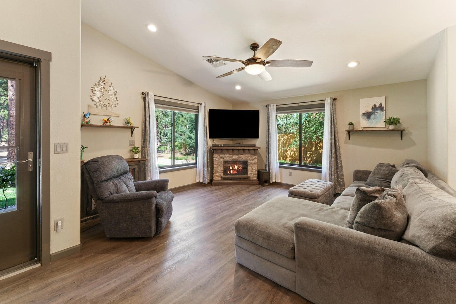 Photo of 19415 Comanche Circle 8 of 54