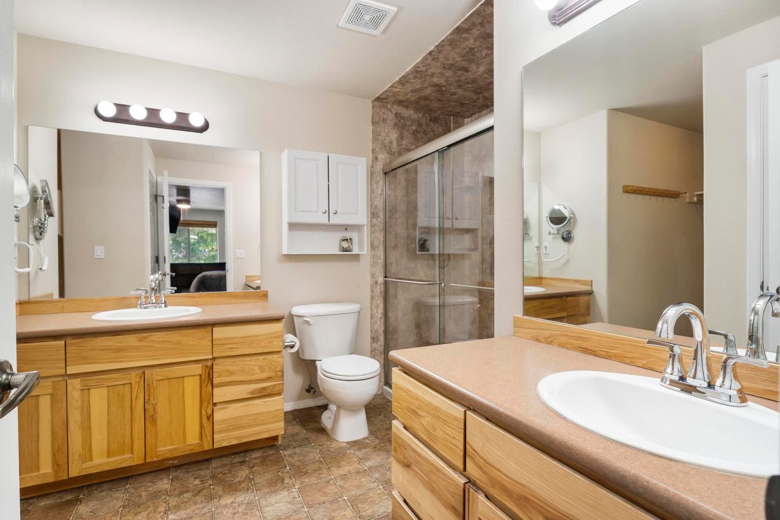 Photo of 2907 NE Marea Drive 8 of 37