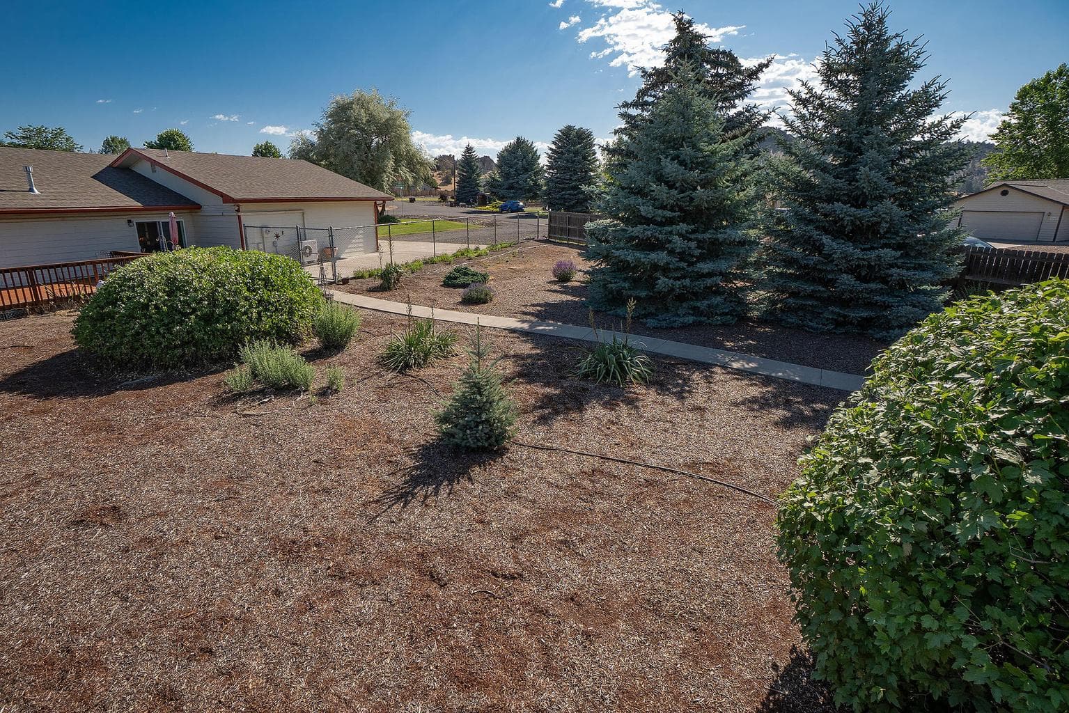 SE side yard & conrete RV pad