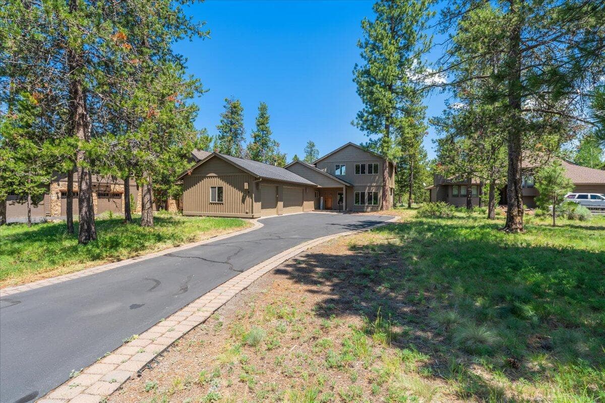 Photo of 57670 Cottonwood Lane 2 of 41