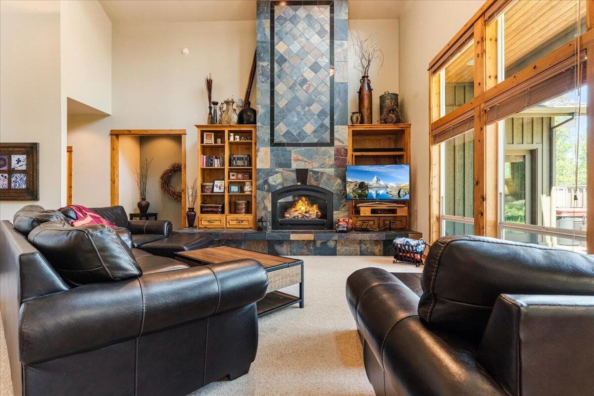 Photo of 57670 Cottonwood Lane 4 of 41